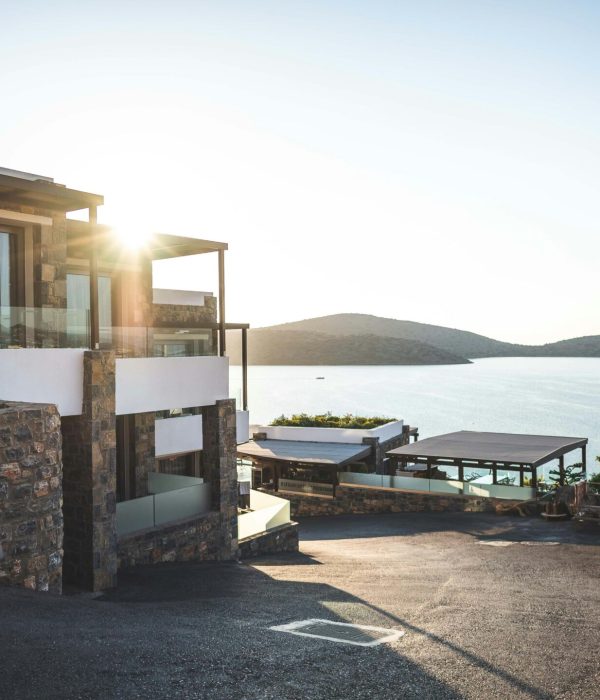 pexels-alex-staudinger-829197-1732414